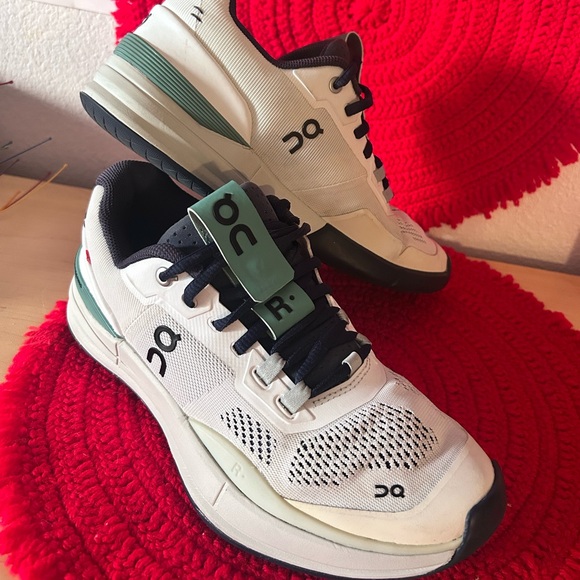 On Running Other - On Running White and Green Sneakers with CloudTec Cushioning